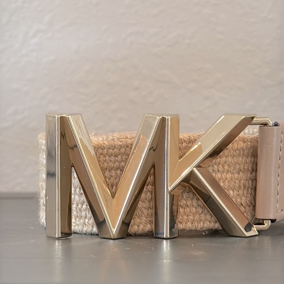 NWT MICHAEL Michael Kors Gold Logo Buckle Stretch Straw Belt - Picture 3 of 4